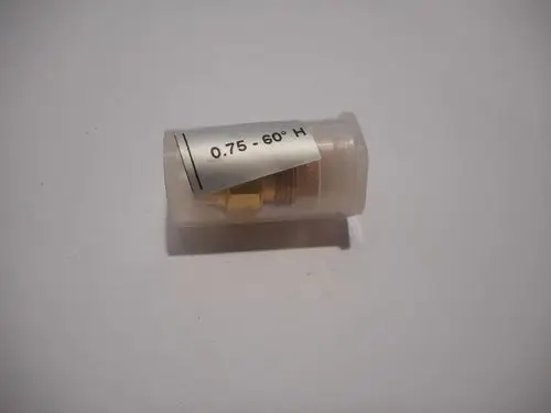 Transparente Verpackung mit einer Düse von Remeha. Die Düse scheint für Heizungsanwendungen geeignet zu sein und ist in einem runden Behälter untergebracht.